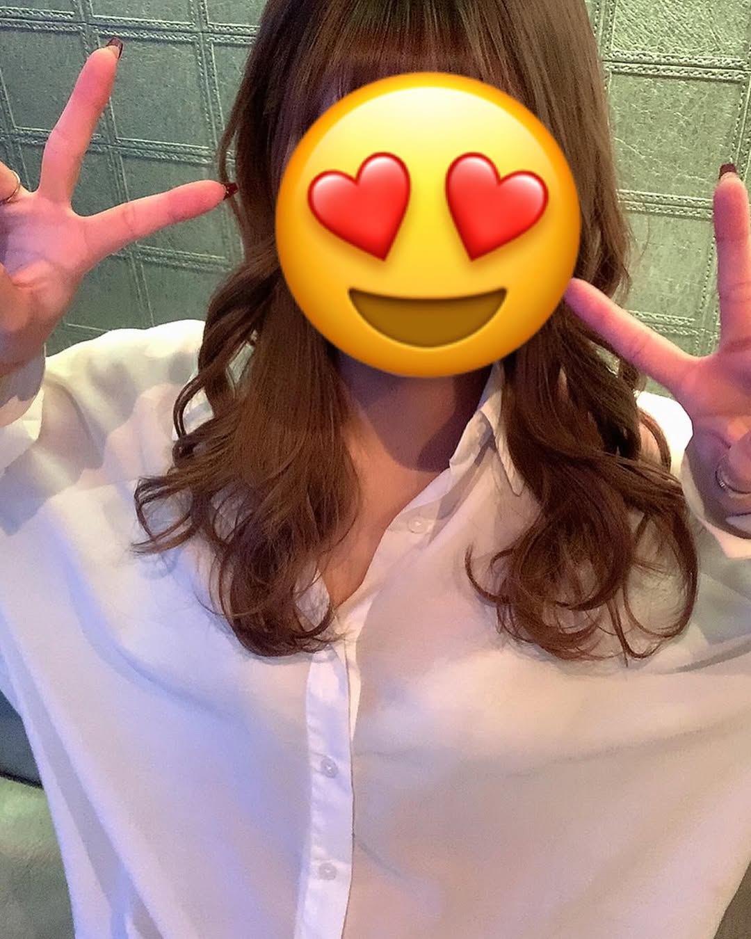 GIRLS LOUNGE 104