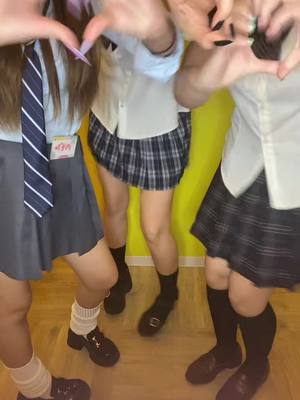 GIRLS LOUNGE 104