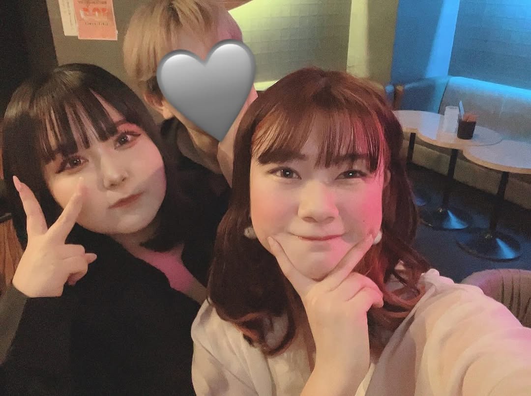 GIRLS LOUNGE 104