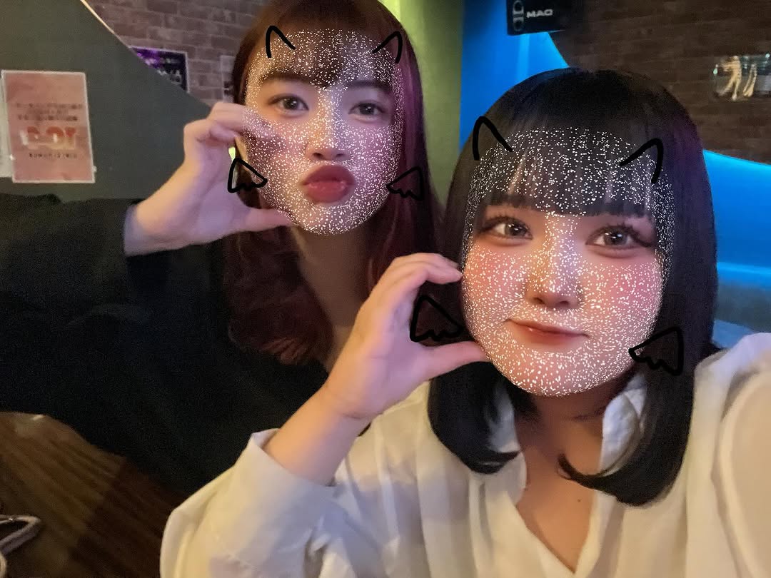 GIRLS LOUNGE 104