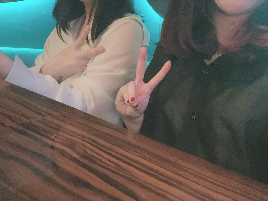 GIRLS LOUNGE 104