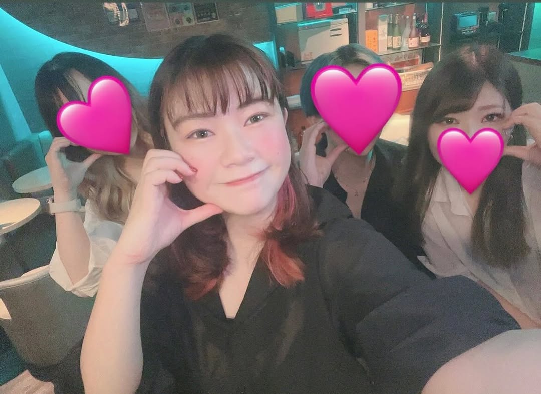 GIRLS LOUNGE 104