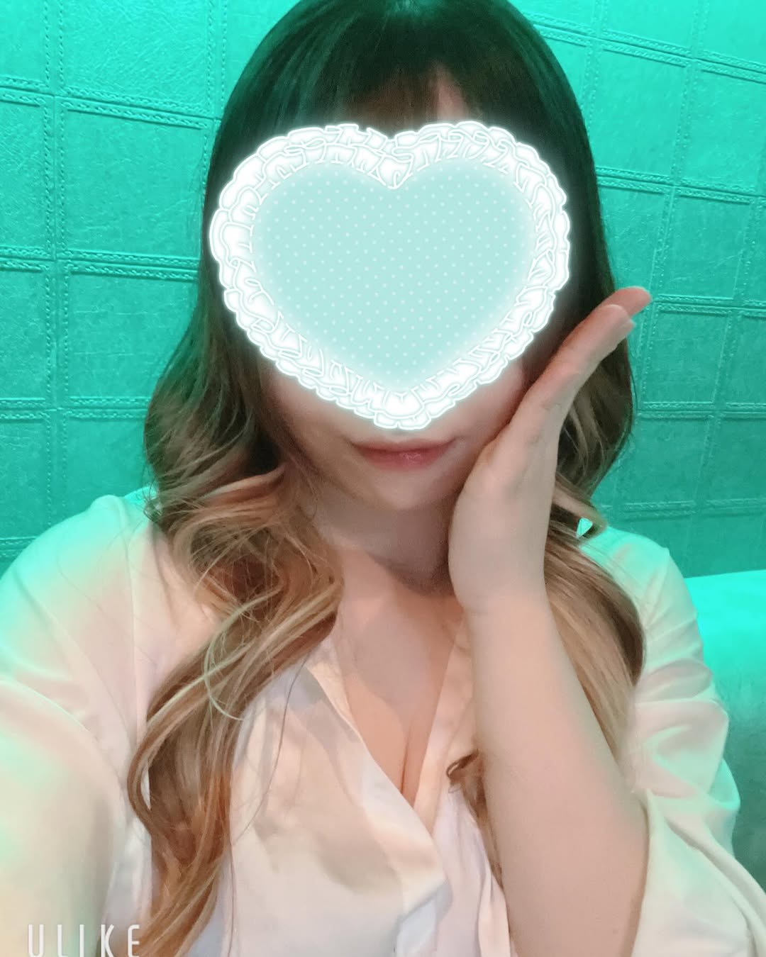 GIRLS LOUNGE 104