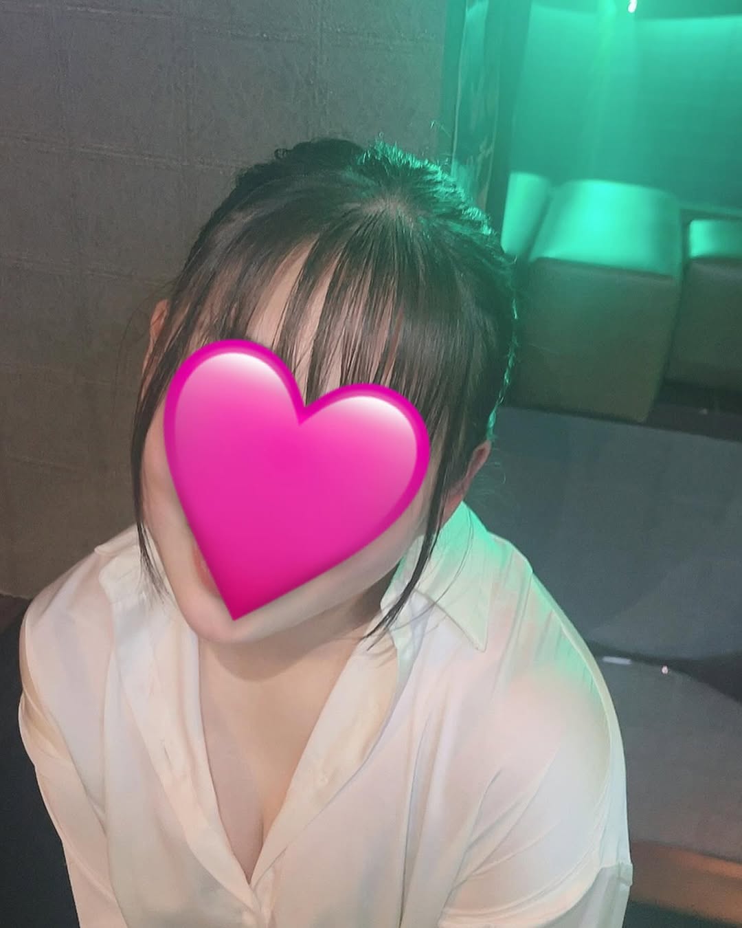 GIRLS LOUNGE 104