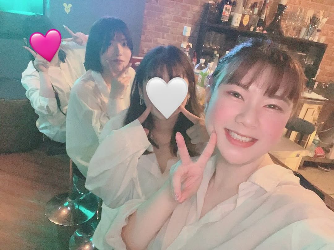 GIRLS LOUNGE 104